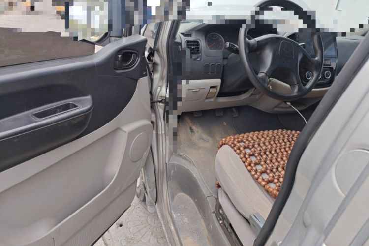 Used FORTHING Lingzhi 2016 M3 1.6L 7-Seater Standard Model China V Emission Standard Driver Seat