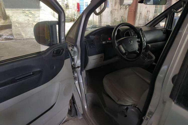 Used FORTHING Lingzhi 2016 M5 2.0L 7-seat Long-wheelbase Comfort Version Driver Seat