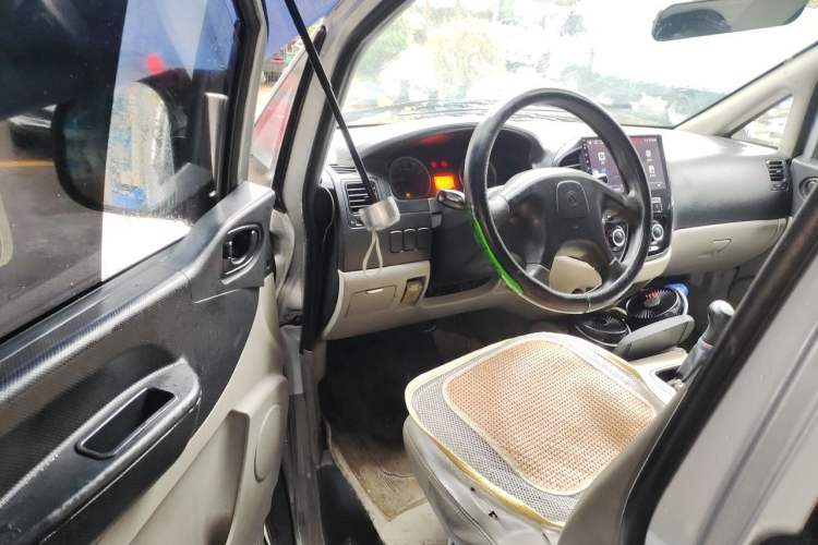 Used FORTHING Lingzhi 2016 V3 1.5L 7-Seater Luxury Model China V Emission Standard Driver Seat
