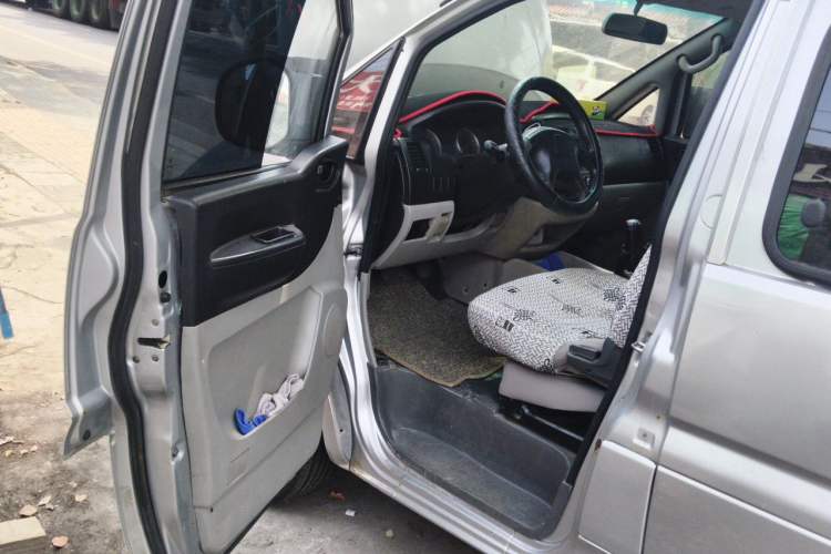 Used FORTHING Lingzhi 2016 V3 1.5L 7-Seater Standard Model China V Emission Standard Driver Seat