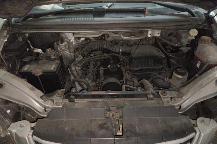 Used FORTHING Lingzhi 2016 M3L 1.6L 7-Seater Standard Model Engine Bay