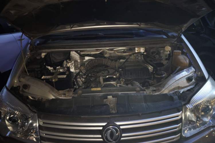 Used FORTHING Lingzhi 2016 M3 1.6L 7-Seater Comfort Model China IV Standard Engine Bay
