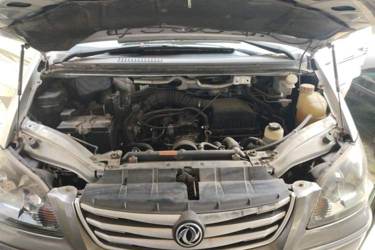 Used FORTHING Lingzhi 2016 M3L 1.6L 7-Seater Comfort Model Engine Bay