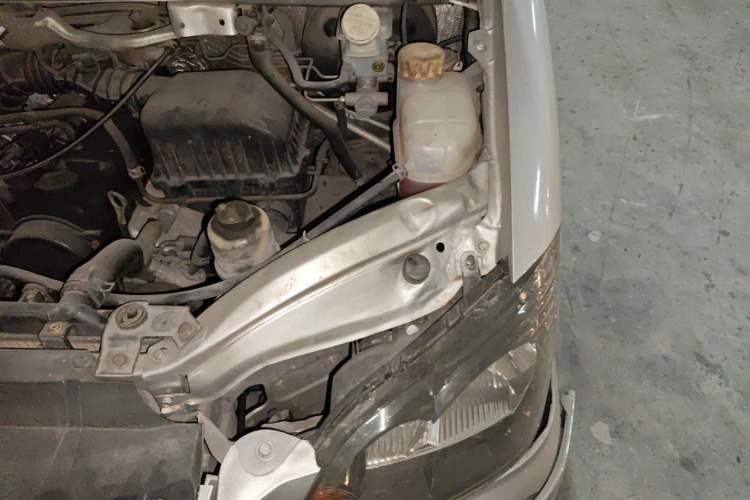Used FORTHING Lingzhi 2016 M3L 1.6L 7-Seater Standard Model Engine Bay Left