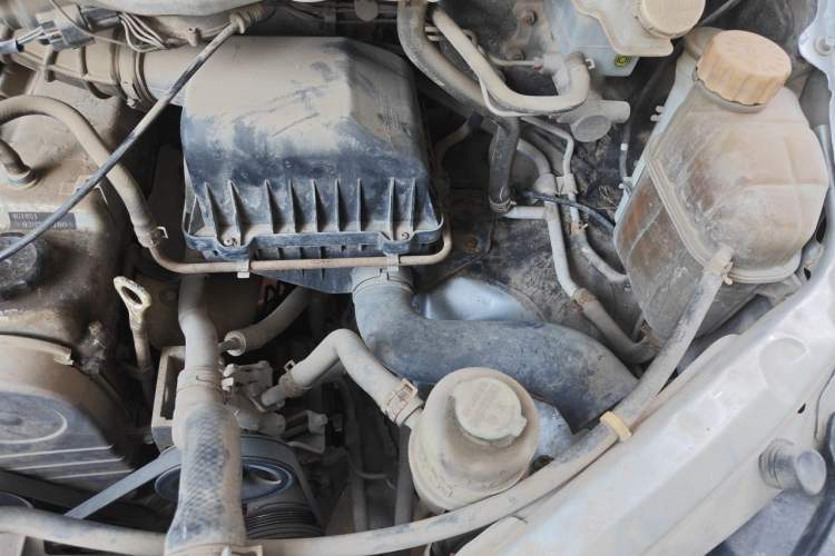 Used FORTHING Lingzhi 2016 M3L 1.6L 7-Seater Luxury Model Engine Bay Left