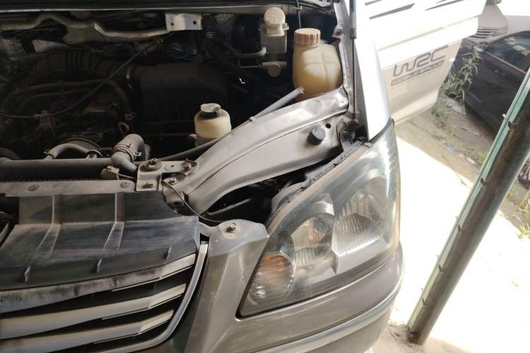 Used FORTHING Lingzhi 2016 M3L 1.6L 7-Seater Comfort Model Engine Bay Left