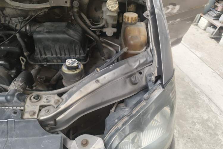 Used FORTHING Lingzhi 2016 M3 1.6L 7-seater Standard Model China IV Standard Engine Bay Left