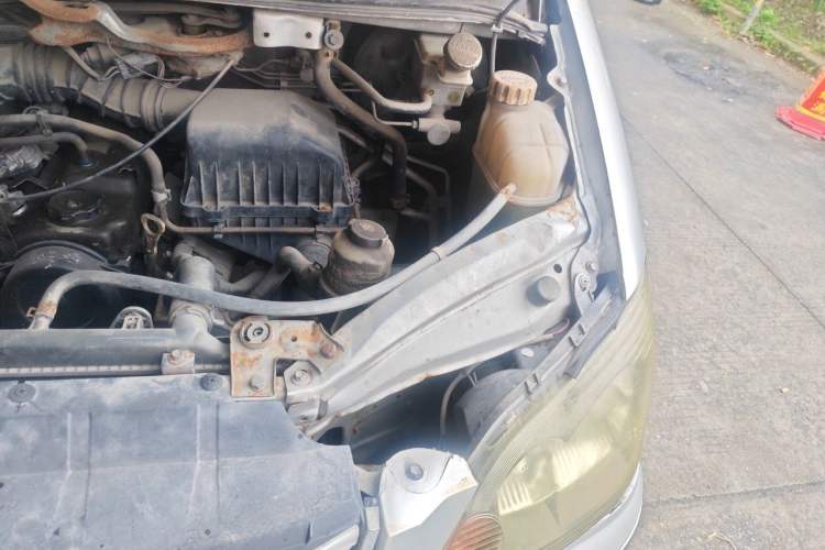 Used FORTHING Lingzhi 2016 M3L 1.6L 7-Seater Standard Model Engine Bay Left