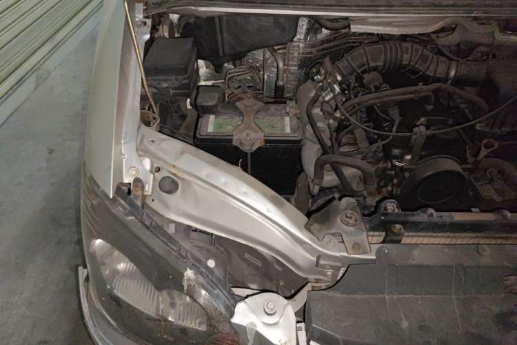 Used FORTHING Lingzhi 2016 M3L 1.6L 7-Seater Standard Model Engine Bay Right