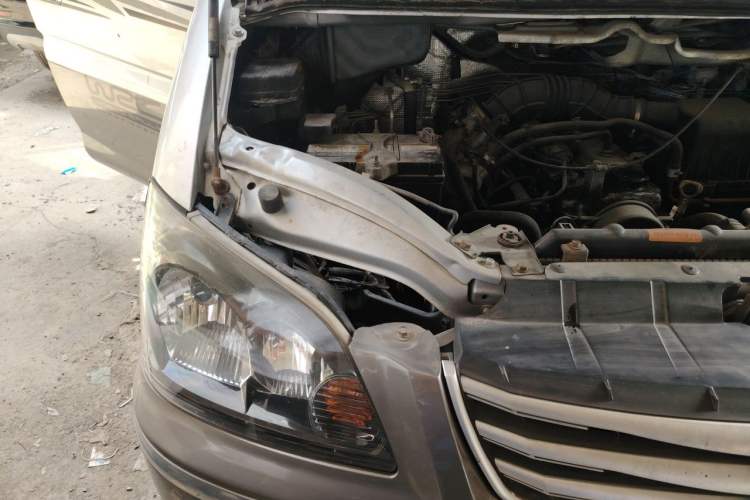 Used FORTHING Lingzhi 2016 M3L 1.6L 7-Seater Comfort Model Engine Bay Right