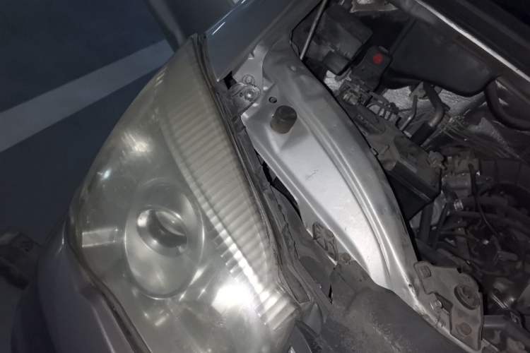 Used FORTHING Lingzhi 2016 M3L 1.6L 7-Seater Comfort Model Engine Bay Right