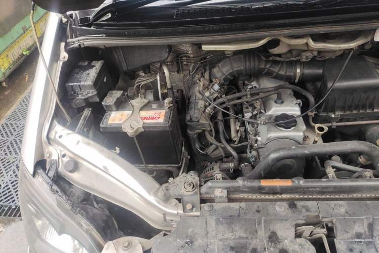 Used FORTHING Lingzhi 2016 V3 1.5L 7-Seater Luxury Model China V Emission Standard Engine Bay Right