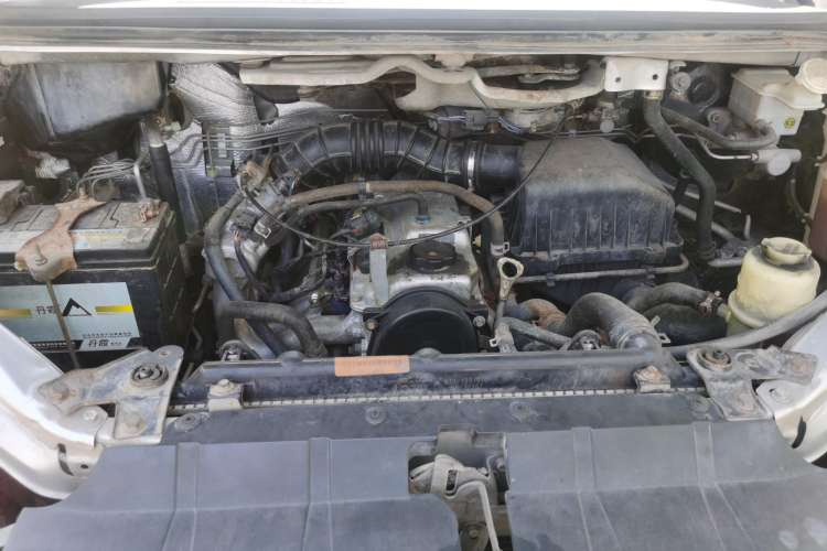 Used FORTHING Lingzhi 2016 M3L 1.6L 7-Seater Comfort Model Engine Bay
