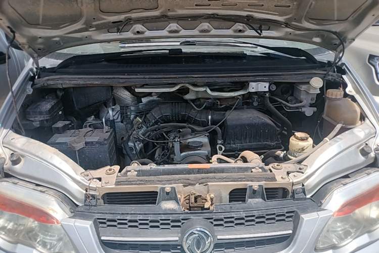 Used FORTHING Lingzhi 2016 V3 1.5L 7-seat Standard Model China IV Standard Engine Bay