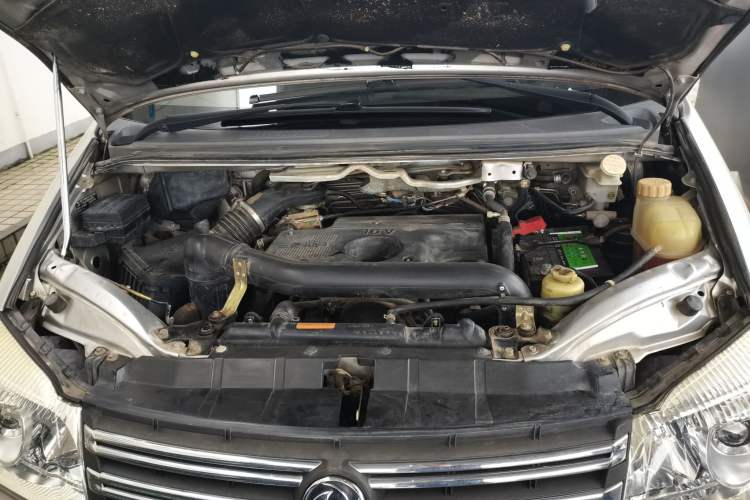 Used FORTHING Lingzhi 2016 M5 2.0L 7-seat Long-wheelbase Standard Model Engine Bay