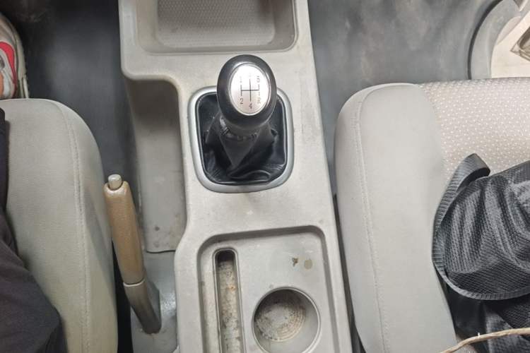 Used FORTHING Lingzhi 2016 V3 1.5L 7-seat Standard Model China IV Standard Gear Lever