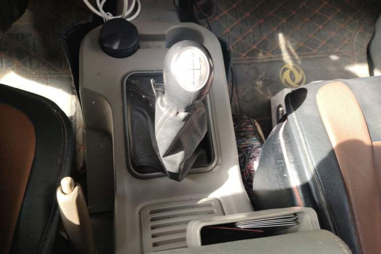 Used FORTHING Lingzhi 2016 M3L 1.6L 7-Seater Comfort Model Gear Lever