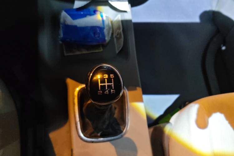 Used FORTHING Lingzhi 2016 M3L 1.6L 7-Seater Standard Model Gear Lever