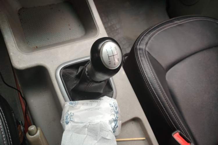 Used FORTHING Lingzhi 2016 V3 1.5L 7-Seater Standard Model China V Emission Standard Gear Lever