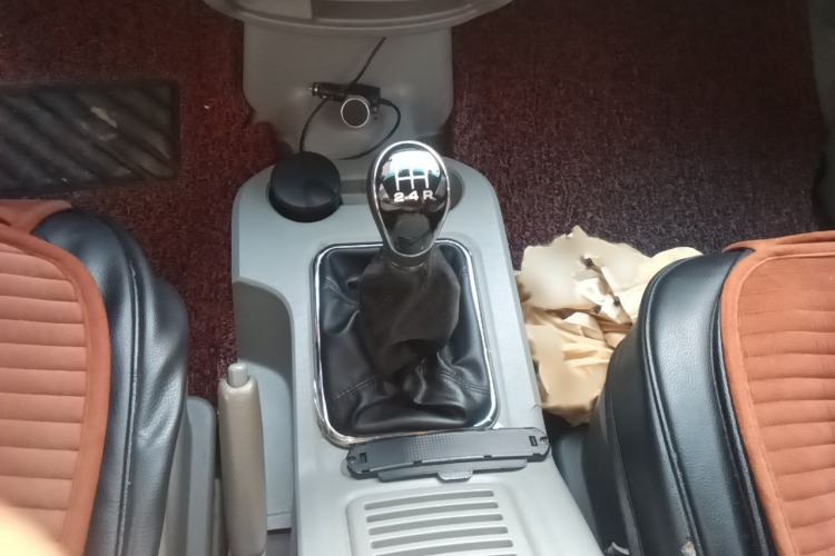 Used FORTHING Lingzhi 2016 M3L 1.6L 7-Seater Luxury Model Gear Lever