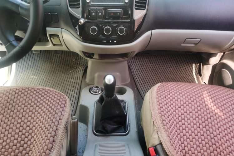 Used FORTHING Lingzhi 2016 M3L 1.6L 7-Seater Comfort Model Gear Lever