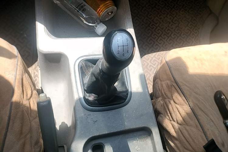 Used FORTHING Lingzhi 2016 V3 1.5L 7-seat Standard Model China IV Standard Gear Lever