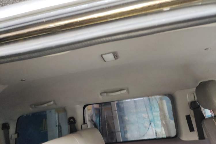 Used FORTHING Lingzhi 2016 V3 1.5L 7-Seater Luxury Model China V Emission Standard Headliner