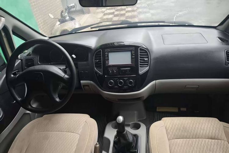 Used FORTHING Lingzhi 2016 M3L 1.6L 7-Seater Comfort Model Interior 1