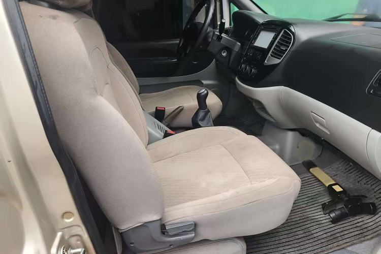 Used FORTHING Lingzhi 2016 M3L 1.6L 7-Seater Comfort Model Interior 6
