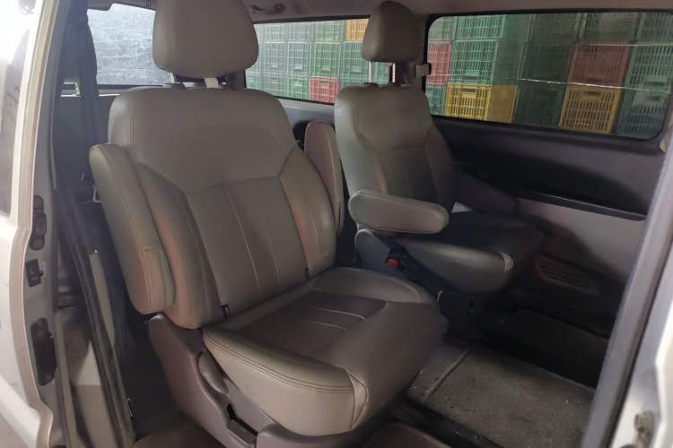 Used FORTHING Lingzhi 2016 M5 2.0L 7-seat Long-wheelbase Comfort Version Left Rear Seat