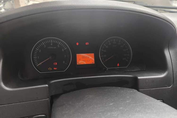 Used FORTHING Lingzhi 2016 M3L 1.6L 7-Seater Comfort Model Odometer Close Up