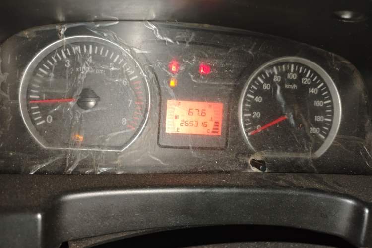 Used FORTHING Lingzhi 2016 V3 1.5L 7-Seater Standard Model China V Emission Standard Odometer Close Up