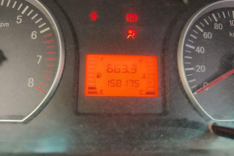 Used FORTHING Lingzhi 2016 M3L 1.6L 7-Seater Comfort Model Odometer Close Up