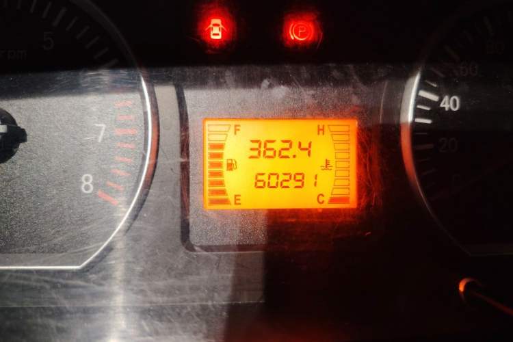 Used FORTHING Lingzhi 2016 M3 1.6L 7-Seater Comfort Model China IV Standard Odometer Close Up