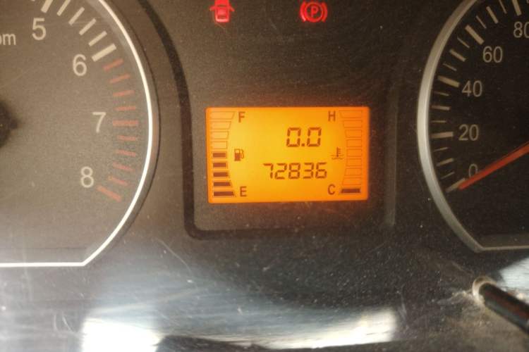 Used FORTHING Lingzhi 2016 M3L 1.6L 7-Seater Comfort Model Odometer Close Up