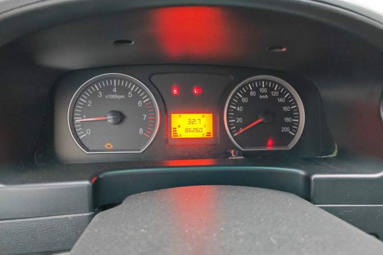 Used FORTHING Lingzhi 2016 M3L 1.6L 7-Seater Standard Model Odometer Close Up