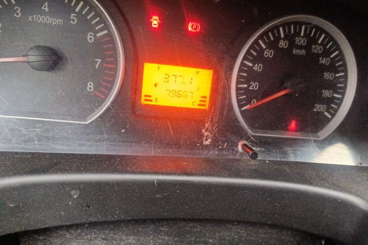 Used FORTHING Lingzhi 2016 V3 1.5L 7-Seater Standard Model China V Emission Standard Odometer Close Up