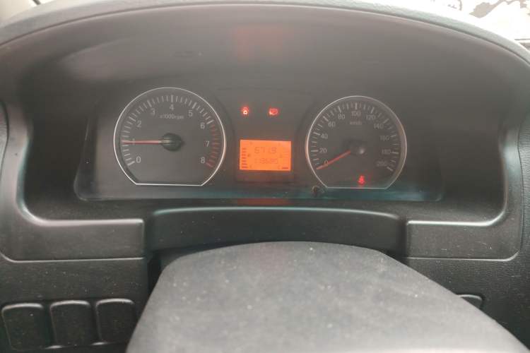 Used FORTHING Lingzhi 2016 V3 1.5L 7-Seater Standard Model China V Emission Standard Odometer Close Up