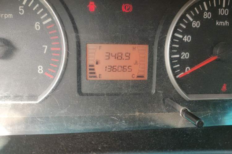 Used FORTHING Lingzhi 2016 M3L 1.6L 7-Seater Comfort Model Odometer Close Up
