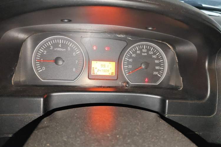 Used FORTHING Lingzhi 2016 M3L 1.6L 7-Seater Comfort Model Odometer Close Up