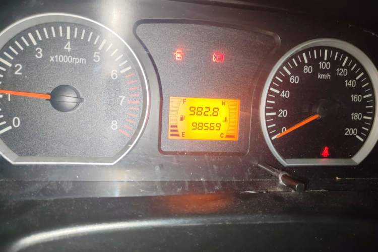 Used FORTHING Lingzhi 2016 V3 1.5L 7-Seater Luxury Model China IV Standard Odometer Close Up