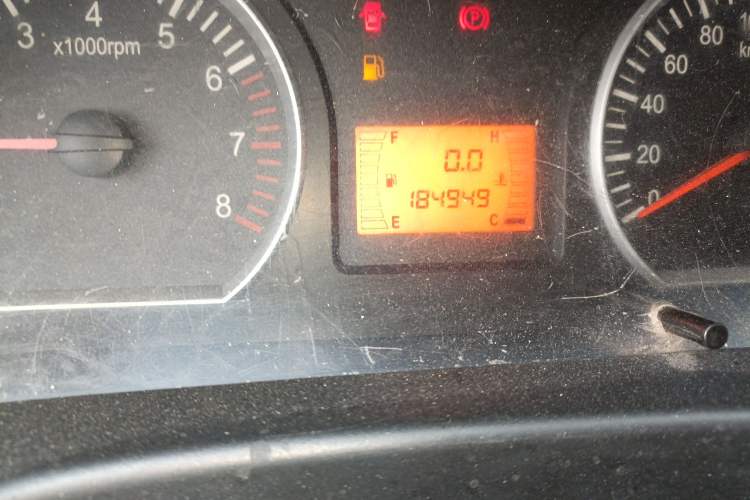 Used FORTHING Lingzhi 2016 M3L 1.6L 7-Seater Standard Model Odometer Close Up