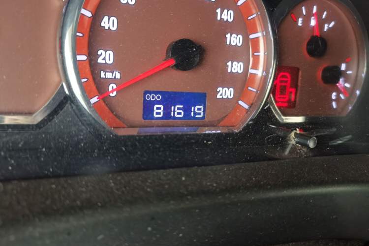 Used FORTHING Lingzhi 2016 M5 2.0L 7-seat Long-wheelbase Standard Model Odometer Close Up