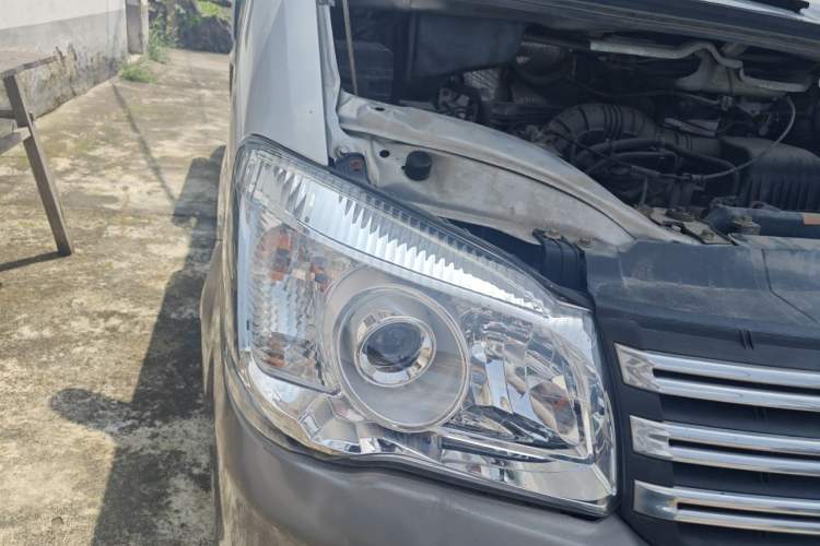 Used FORTHING Lingzhi 2016 M3 1.6L 7-Seater Luxury Model China IV Standard Right Front Headlight