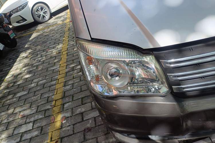 Used FORTHING Lingzhi 2016 M3 1.6L 7-Seater Luxury Model China V Standard Right Front Headlight