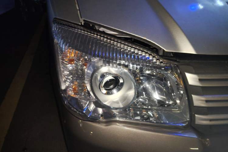 Used FORTHING Lingzhi 2016 M3 1.6L 7-Seater Comfort Model China IV Standard Right Front Headlight