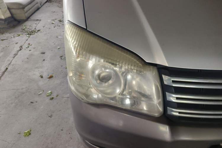 Used FORTHING Lingzhi 2016 M5 2.0L 7-seat Long-wheelbase Comfort Version Right Front Headlight