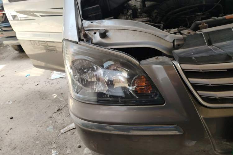 Used FORTHING Lingzhi 2016 M3L 1.6L 7-Seater Comfort Model Right Front Headlight