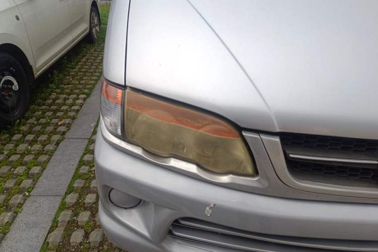 Used FORTHING Lingzhi 2016 V3 1.5L 7-Seater Standard Model China V Emission Standard Right Front Headlight