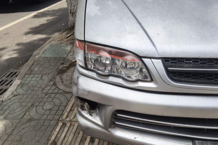 Used FORTHING Lingzhi 2016 V3 1.5L 7-Seater Standard Model China V Emission Standard Right Front Headlight